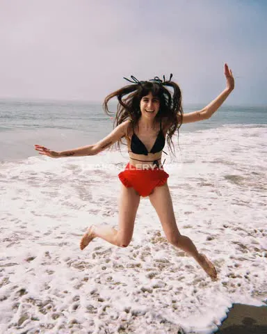 Doddleoddle Bikini Beach Jump OnlyFans Photo Leaked