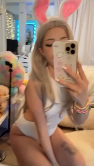 Dollblush Bunny Ears Selfie Pose OnlyFans Video Leaked