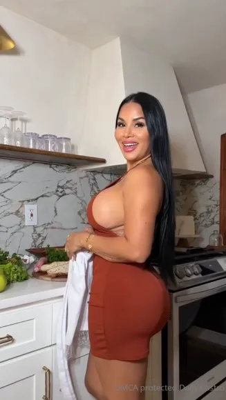 dollycastro video thumbnail