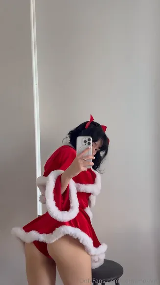 Kaniiberry Santa Outfit Thighs OnlyFans Video Leaked
