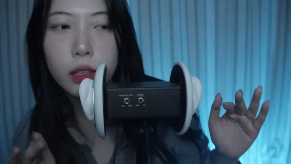 Doobooasmr Licking Microphone Ears OnlyFans Video Leaked