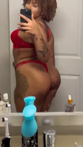 Dreamofdanae Red Bikini Mirror Pose OnlyFans Video Leaked