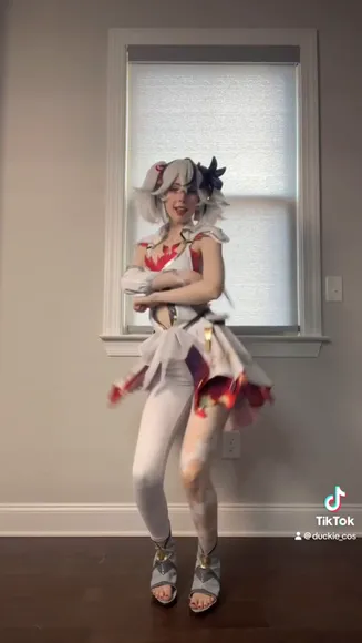 Duckie_cos Cosplay Skirt Lift Tease OnlyFans Video Leaked