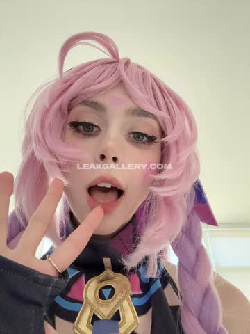 Duckie_cos Pink Wig Kiss Tease OnlyFans Photo Leaked