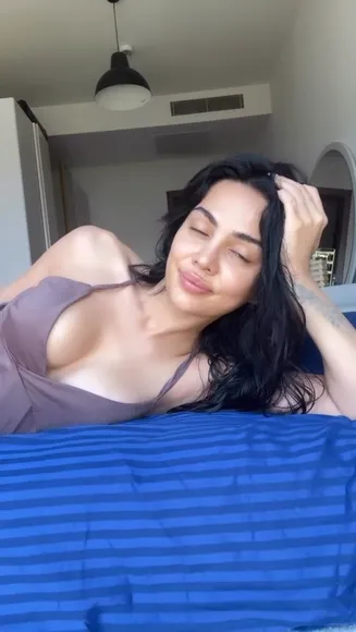 Ecetaylanr Low-Cut Dress Tease OnlyFans Video Leaked