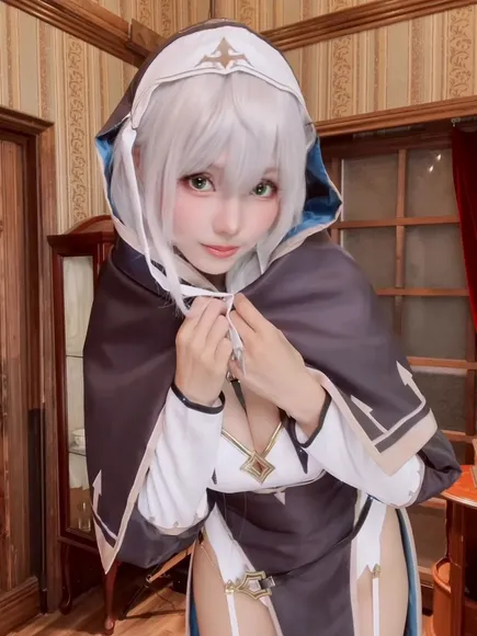 Eeelyeee Cleavage-Revealing Nun Costume OnlyFans Video Leaked
