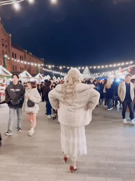 Eeelyeee Fluffy White Coat Pose OnlyFans Video Leaked