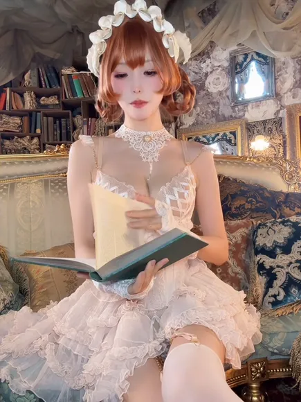 Eeelyeee Lace Dress Reading OnlyFans Video Leaked