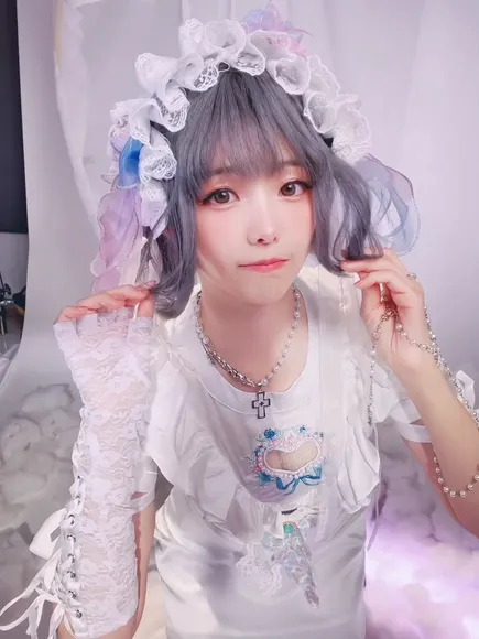 Eeelyeee Lace Gloves Tease OnlyFans Video Leaked