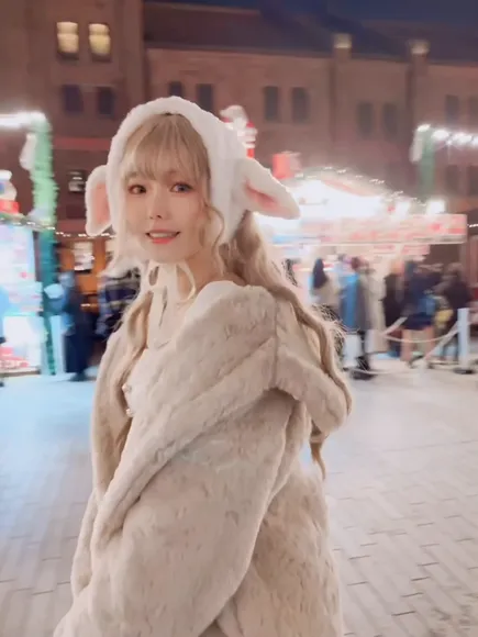 Eeelyeee Fluffy Coat Bunny Ears OnlyFans Video Leaked