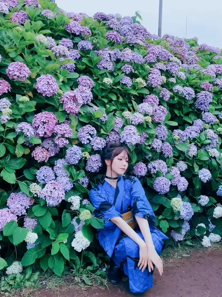 Eeelyeee Blue Kimono Pose OnlyFans Video Leaked