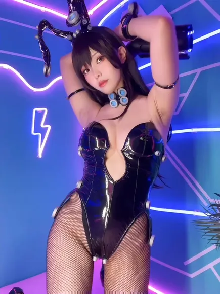 Eeelyeee Latex Bodysuit Pose OnlyFans Video Leaked