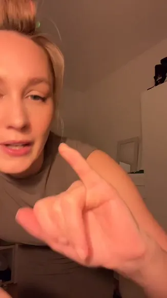 Eefjah Form-Fitting Dress Pose OnlyFans Video Leaked