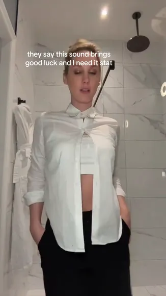 Eefjah Unbuttoned Shirt Tease OnlyFans Video Leaked