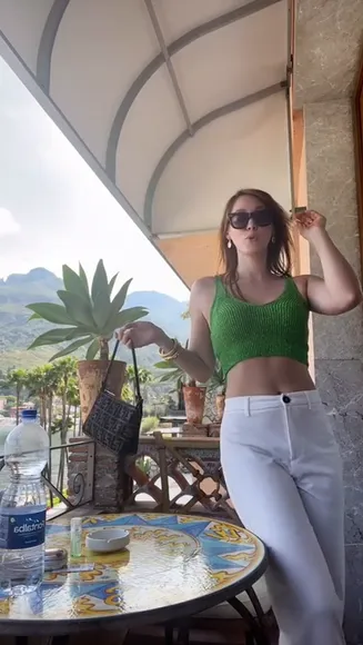 Eefjah Green Crop Top Tease OnlyFans Video Leaked