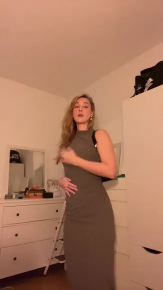 Eefjah Form-Fitting Dress Pose OnlyFans Video Leaked