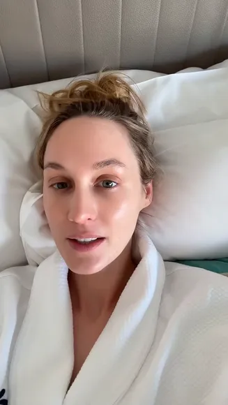 Eefjah Bathrobe Neckline Tease OnlyFans Video Leaked
