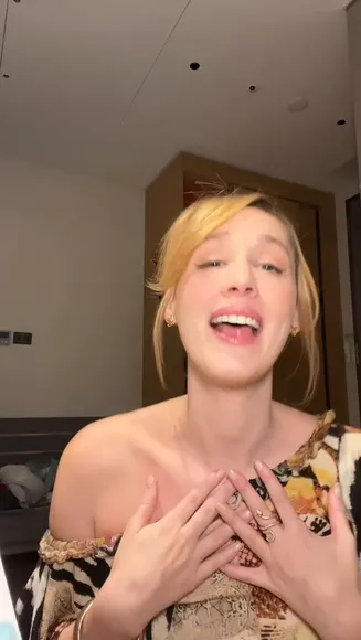 Eefjah Off-Shoulder Dress Tease OnlyFans Video Leaked