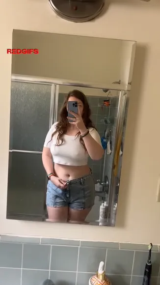 Eightbitbailey Belly Exposure In Shorts OnlyFans Video Leaked