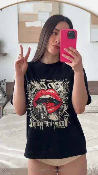 Eimigirl Graphic Tee Mirror Selfie OnlyFans Video Leaked