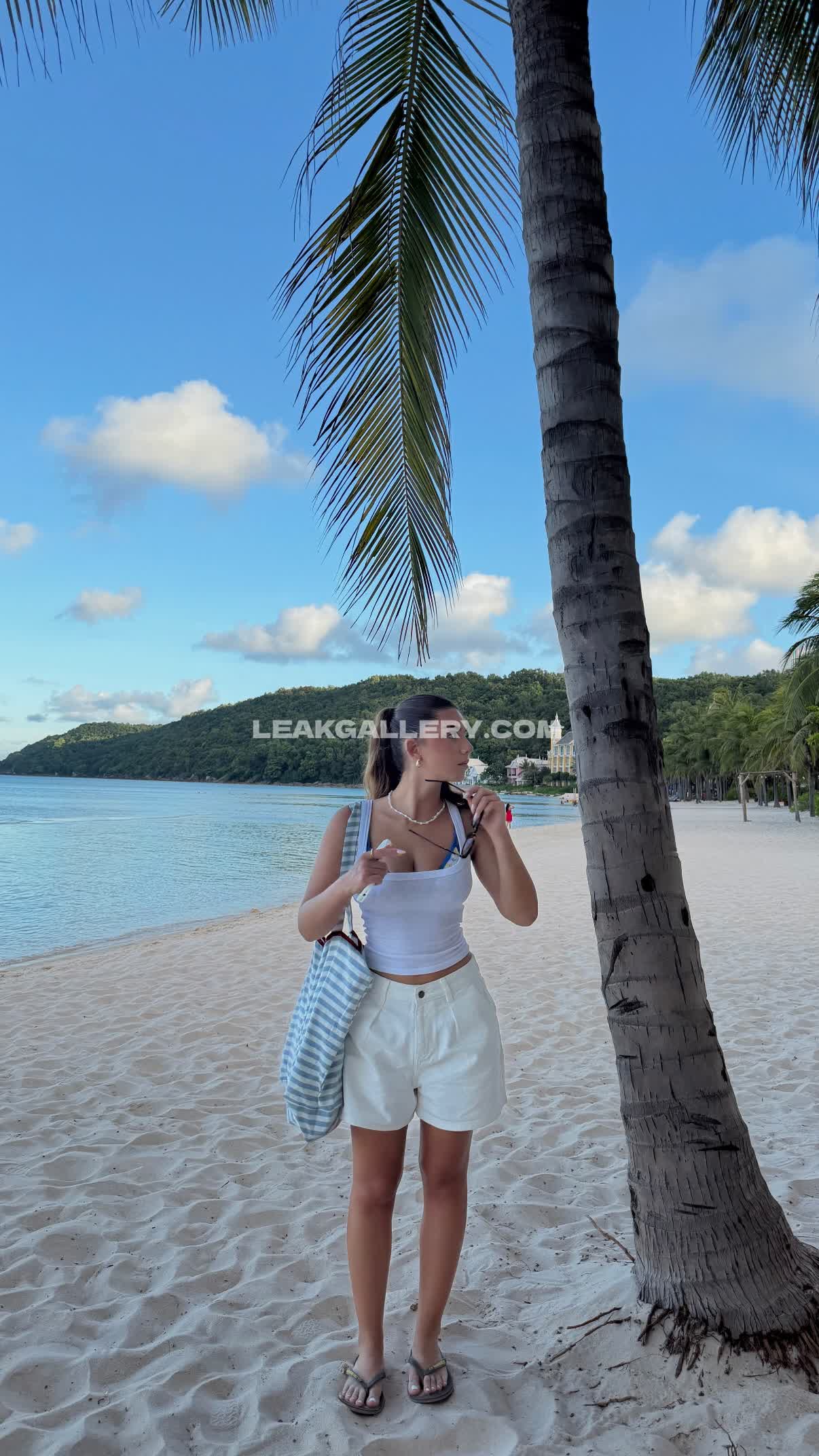 Elabeeri / ela_beeri Exclusive Leaked Nude OnlyFans #13235224
