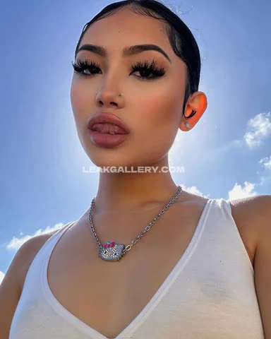 Elara777 White Top Outdoor Pose OnlyFans Photo Leaked