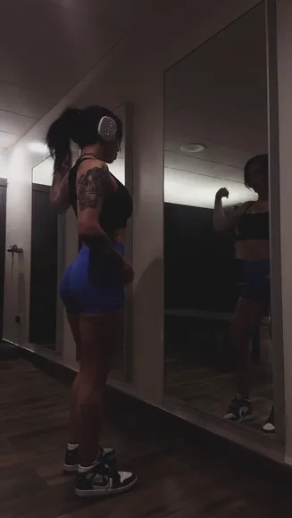 Elaynablack Tight Blue Shorts Twerk OnlyFans Video Leaked