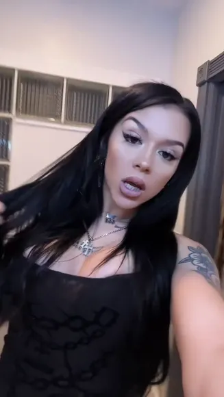 Elaynablack Black Top Tease OnlyFans Video Leaked