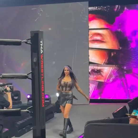 Elaynablack Leather Crop Top Strut OnlyFans Video Leaked