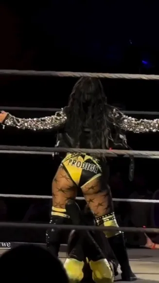 Elaynablack Wrestling Ring Booty Pose OnlyFans Video Leaked