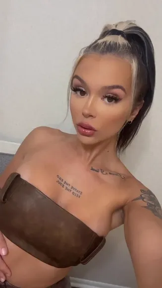 Elaynablack Strapless Leather Top Tease OnlyFans Video Leaked
