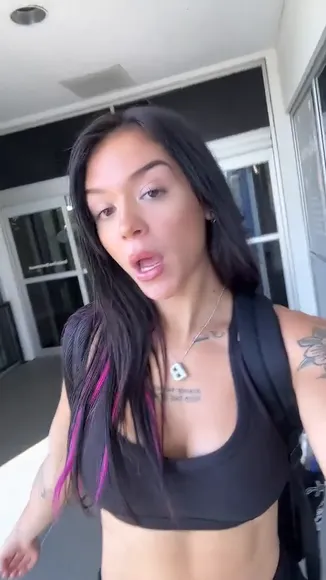 Elaynablack Black Crop Top Tease OnlyFans Video Leaked