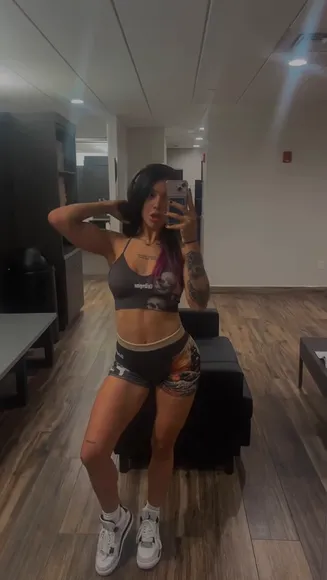 Elaynablack Sporty Bra And Shorts OnlyFans Video Leaked