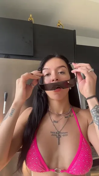 Elaynablack Pink Bikini Top Tease OnlyFans Video Leaked