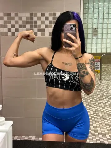 Elaynablack Muscle Flexing Bikini Top OnlyFans Photo Leaked