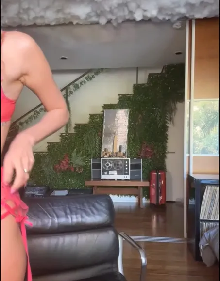 Elenakamperi Pink Bikini Strip Tease OnlyFans Video Leaked
