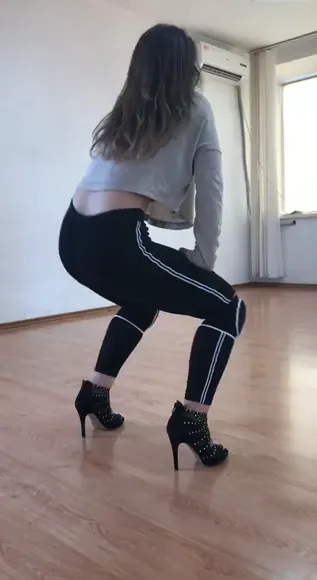 Elinarayne Tight Leggings Ass Flex OnlyFans Video Leaked