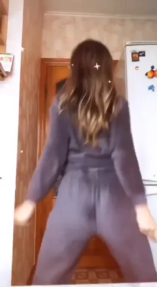 Elinarayne Tight Pants Twerking OnlyFans Video Leaked