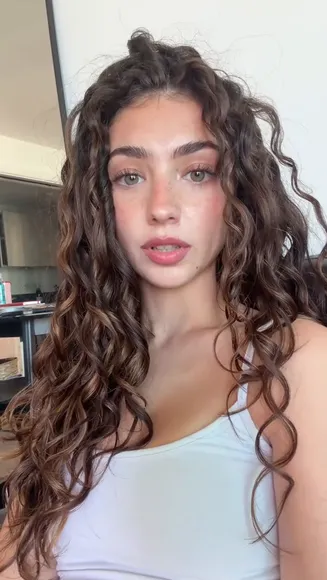 Elizabrowne_ White Tank Top Tease OnlyFans Video Leaked