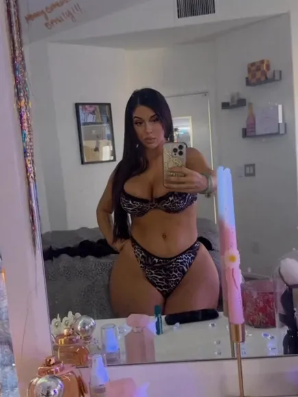 Ella2969 Leopard Bikini Mirror Pose OnlyFans Video Leaked