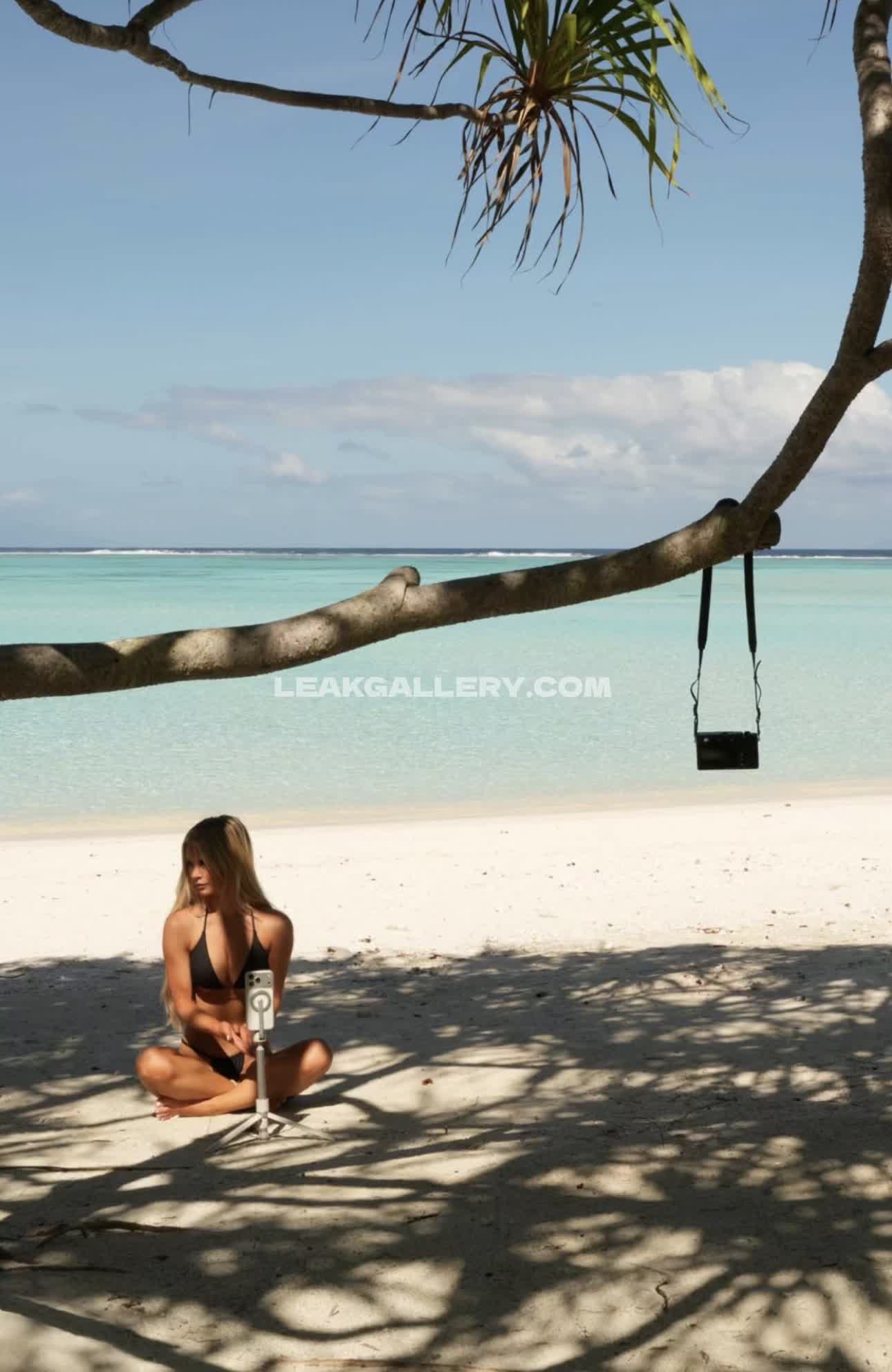 Emilyelizabeth Exclusive Leaked Nude OnlyFans #13490884