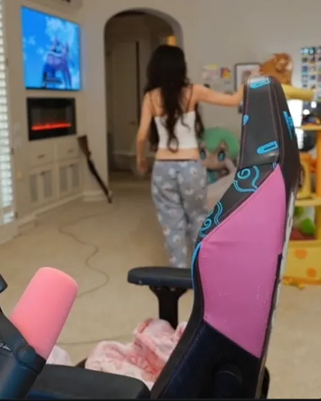 emiru video thumbnail