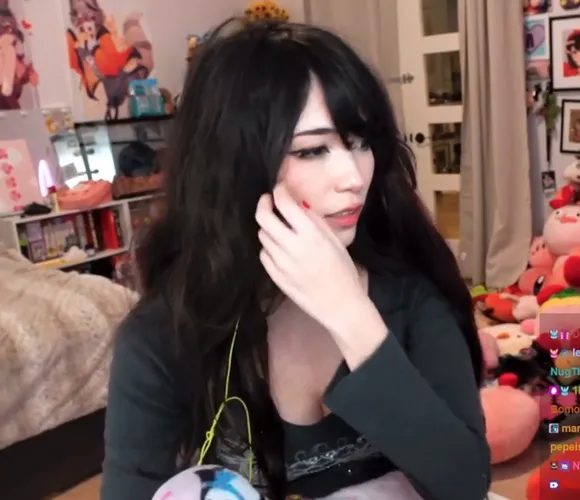 Emiru Deep V-Neck Tease OnlyFans Video Leaked