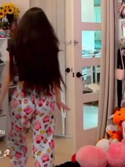 Emiru Pajama Clad Walk OnlyFans Video Leaked