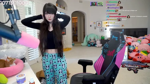 Emiru Panda Pants Tease OnlyFans Video Leaked