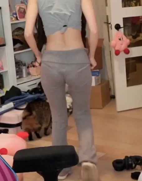 Emiru Tight Gray Pants Ass OnlyFans Video Leaked