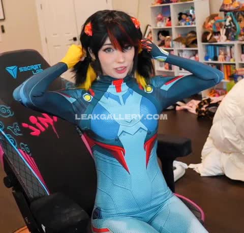 Emiru Tight Bodysuit Pose OnlyFans Photo Leaked