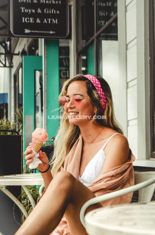 Emiru Ice Cream Tease OnlyFans Photo Leaked