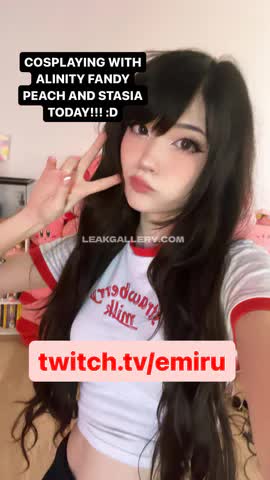 Emiru Crop Top Pose OnlyFans Photo Leaked