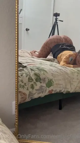 Emjayplays Fishnet Thighs Bending Over OnlyFans Video Leaked